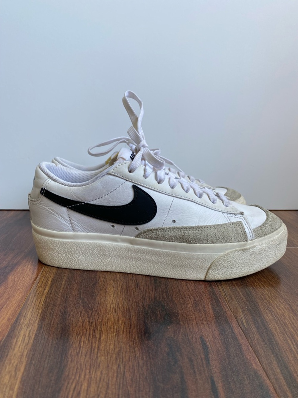 Nike Blazer Low Platform White Black Womens 7 DJ0292-101